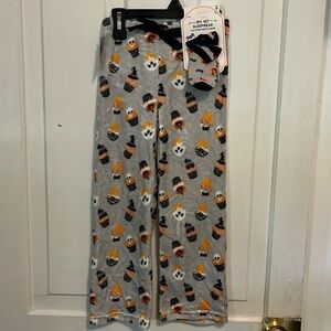 NWT modern kids 2pc set sleepwear lux plush pants & socks‎ size M